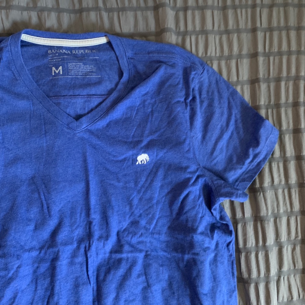 BANANA REPUBLIC v-neck tee 🎉🎉